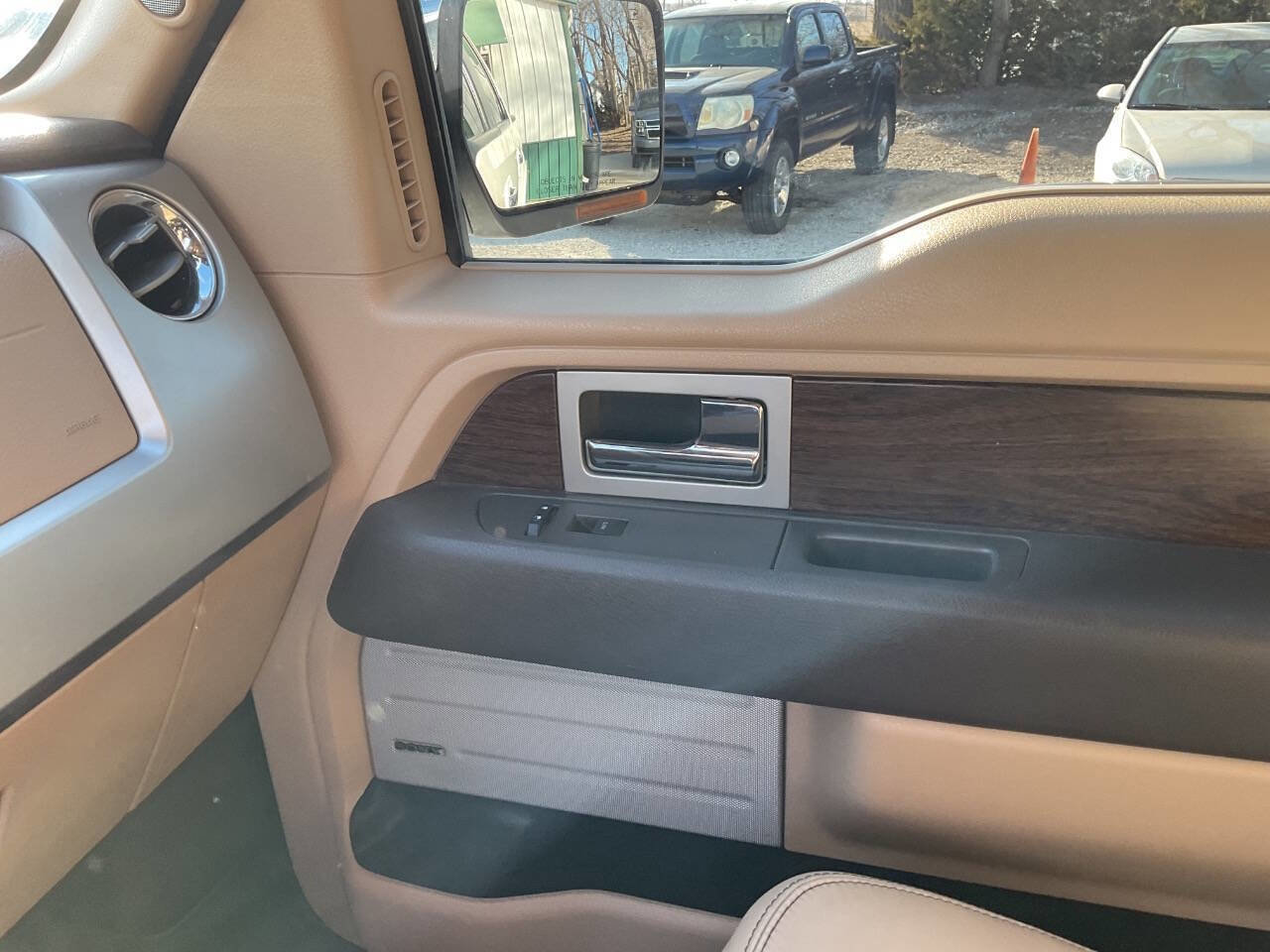 Used 2014 Ford F150 Lariat w/ Equipment Group 502A Luxury AWD/4WD image 17