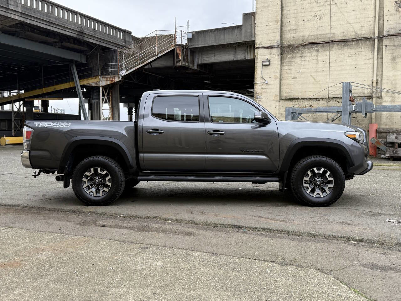 Used 2020 Toyota Tacoma TRD Off-Road w/ Blackout Package image 11