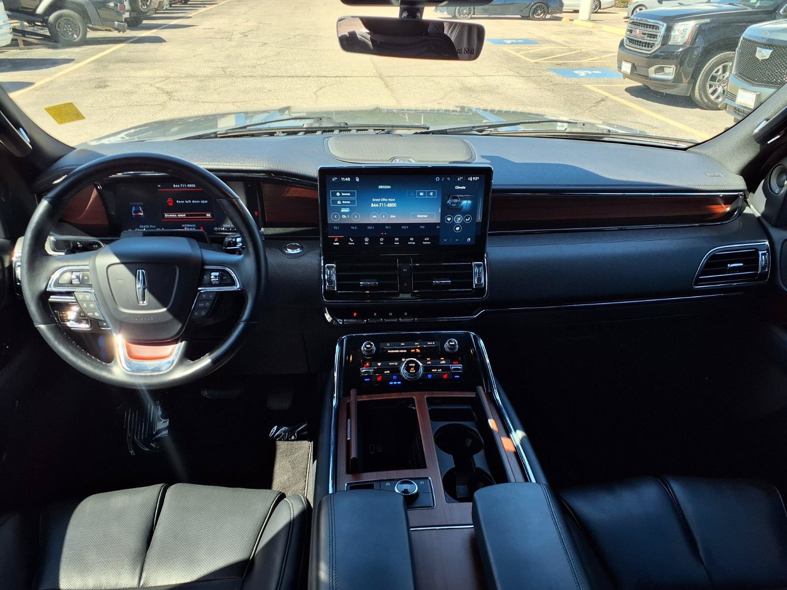 Used 2024 Lincoln Navigator Premiere AWD/4WD image 3