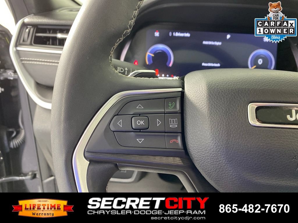 Used 2023 Jeep Grand Cherokee Altitude AWD/4WD image 14