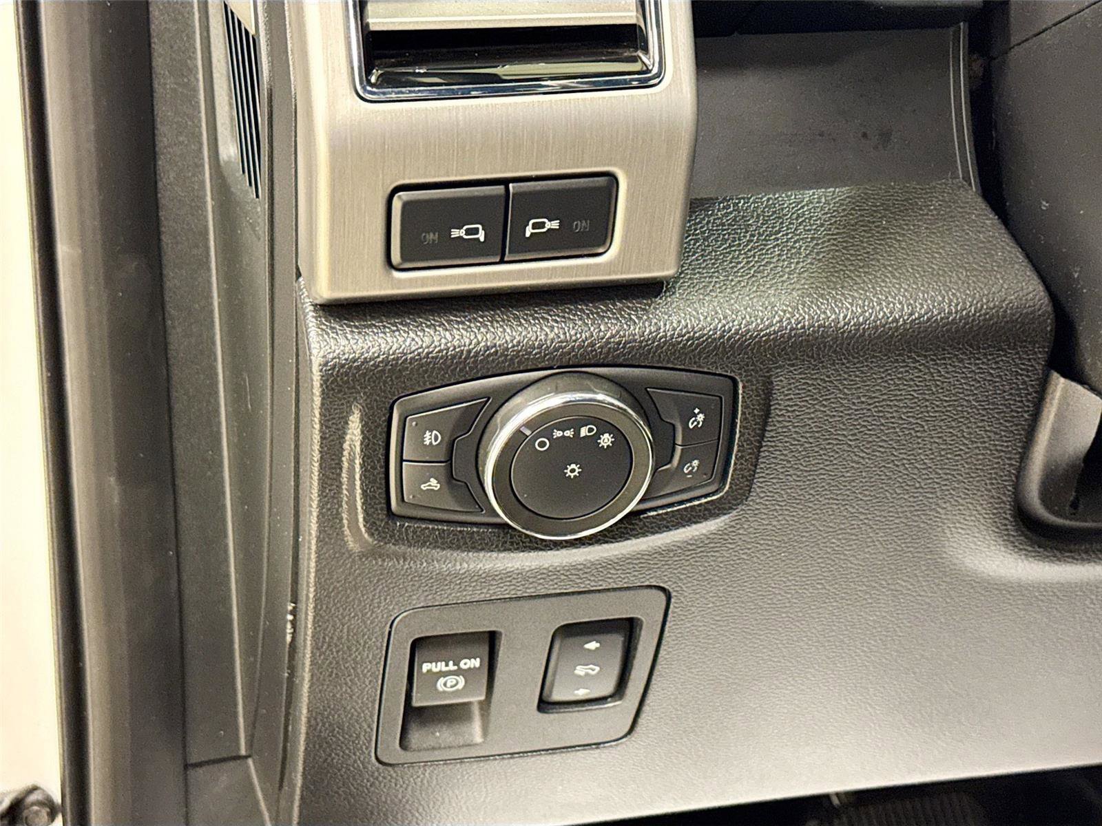 Used 2018 Ford F150 Platinum w/ Equipment Group 701A Luxury AWD/4WD image 10