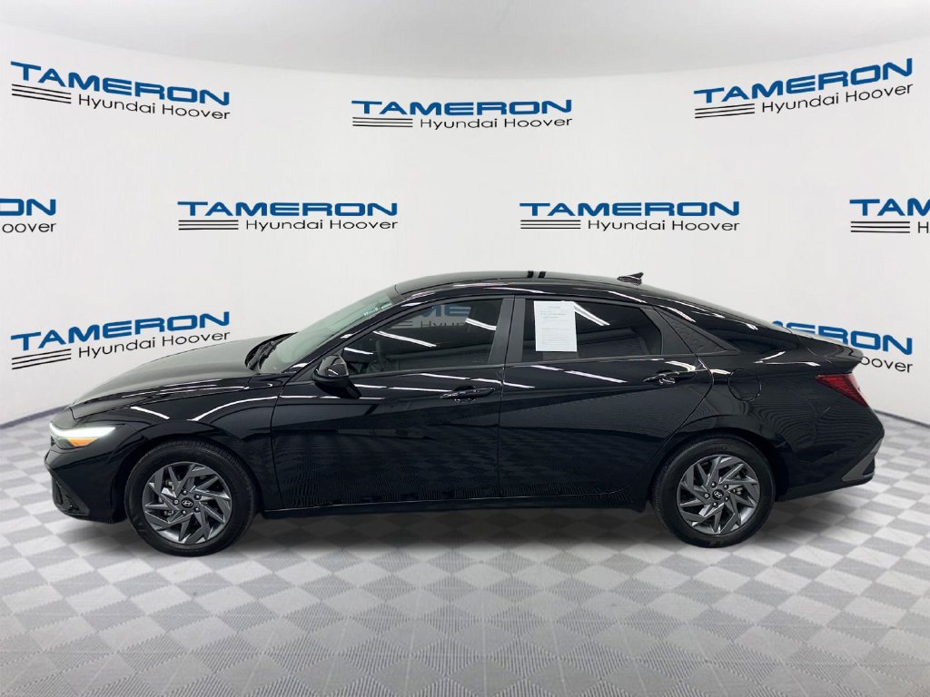 Used 2024 Hyundai Elantra SEL FWD image 2
