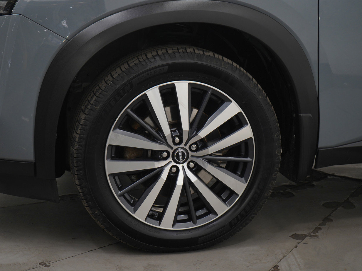 Used 2022 Nissan Pathfinder Platinum image 30