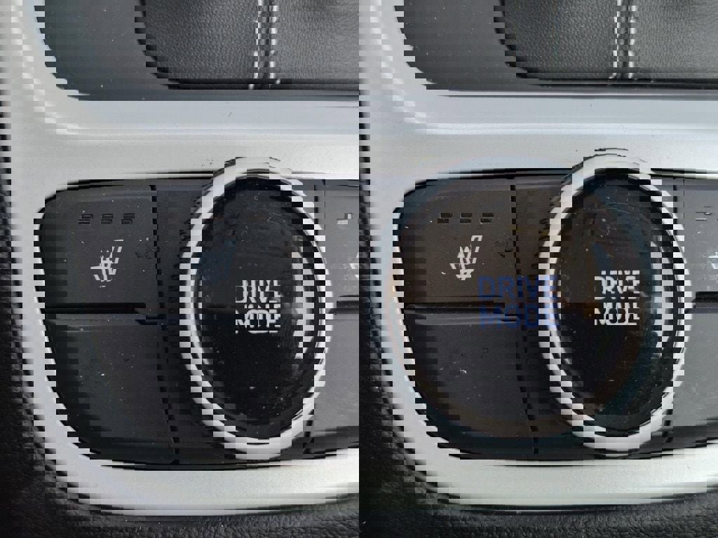 Used 2025 Hyundai Venue Limited image 29