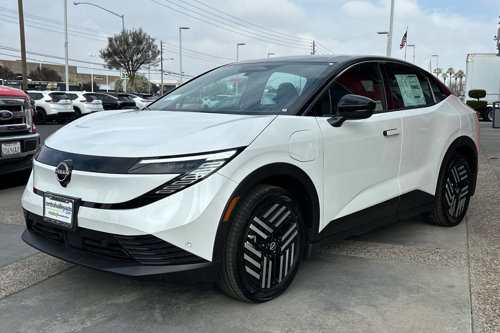 New 2026 Nissan Leaf SV+ w/ Illuminated Package FWD image 8