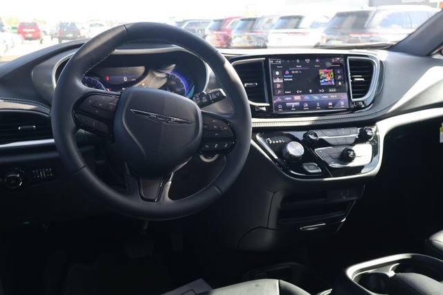 New 2026 Chrysler Pacifica Select w/ S Appearance Package FWD image 11