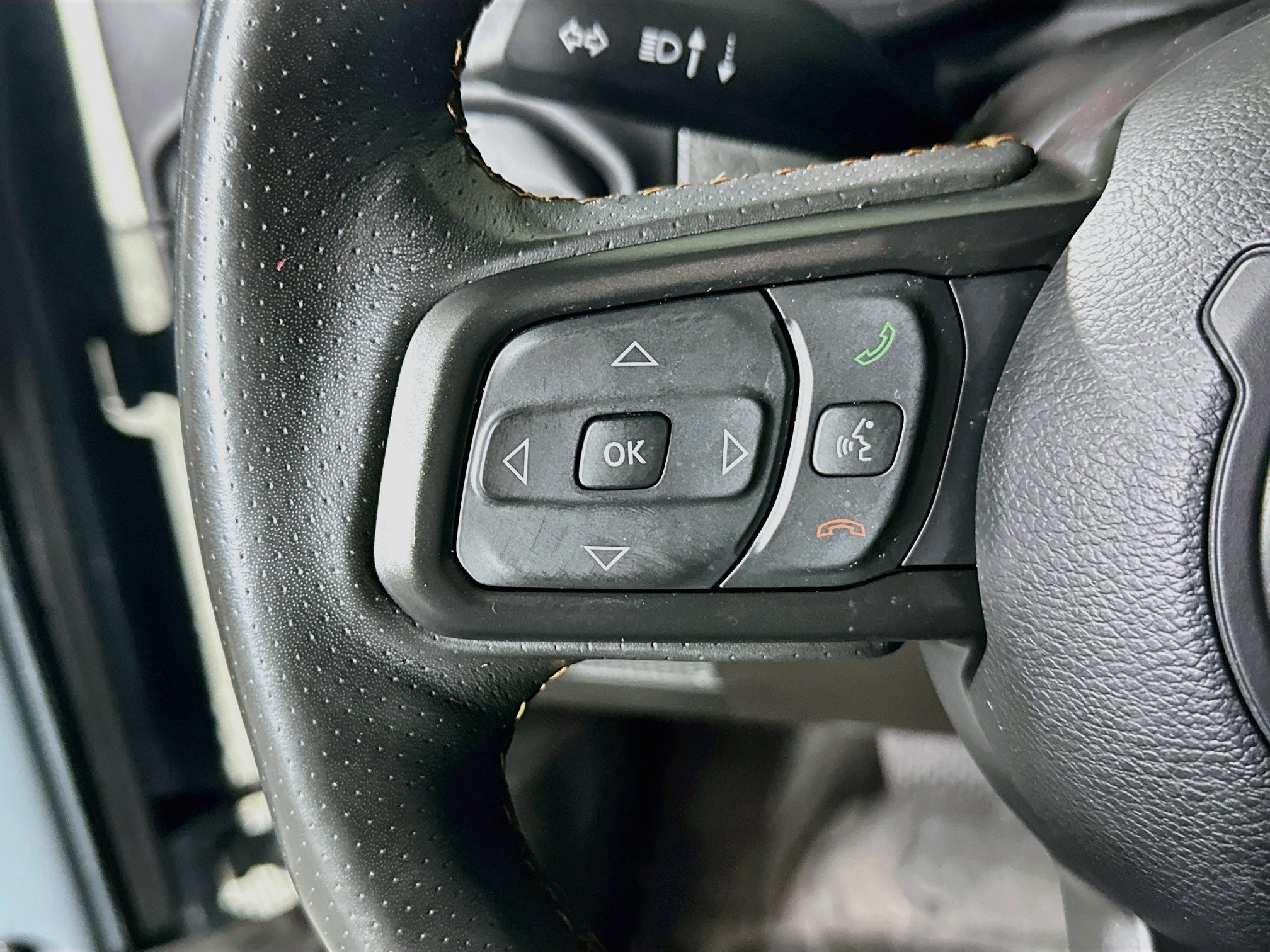 Used 2024 Jeep Gladiator Mojave w/ Convenience Group AWD/4WD image 16