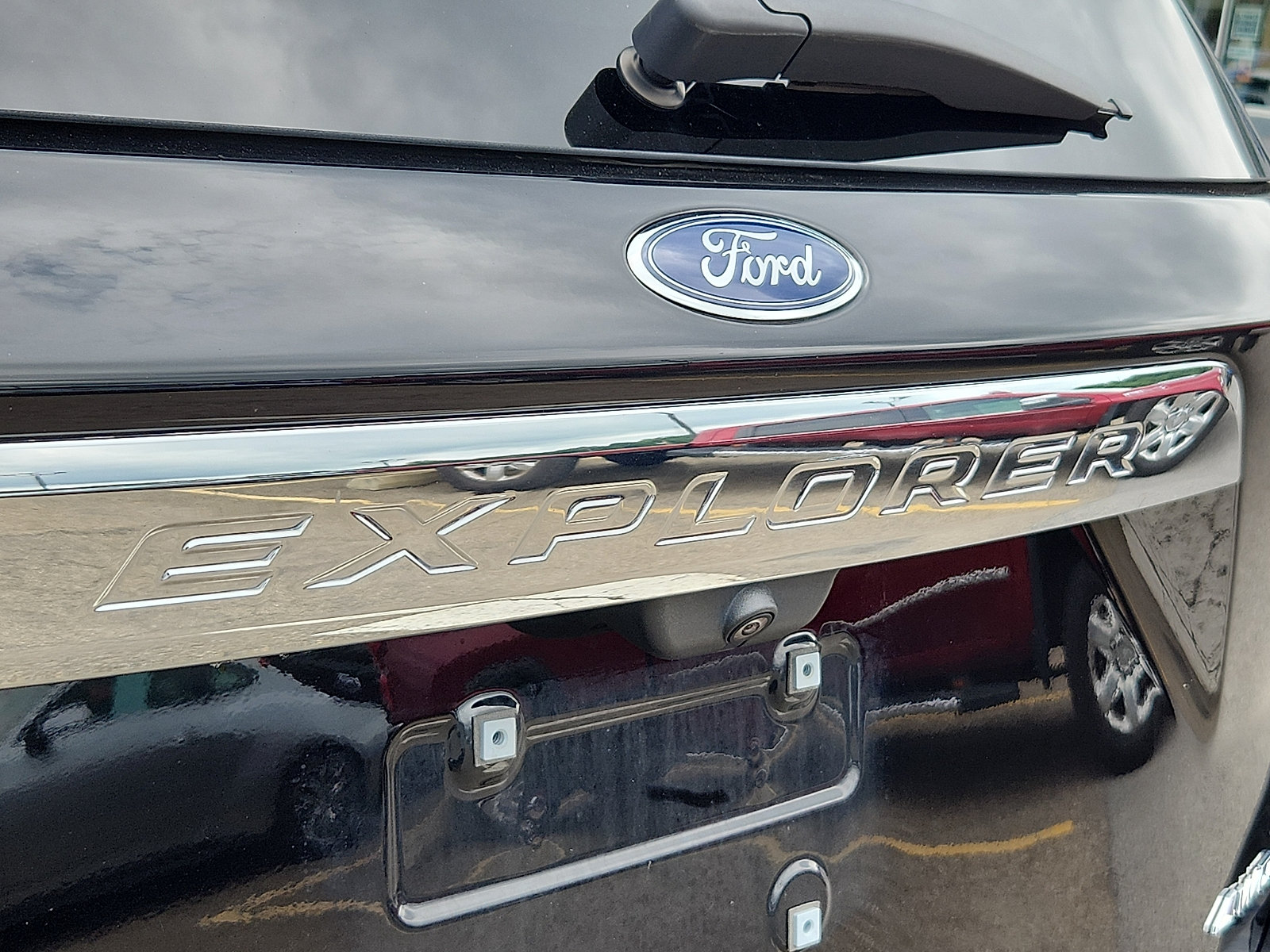 Used 2023 Ford Explorer XLT w/ Equipment Group 202A AWD/4WD image 30