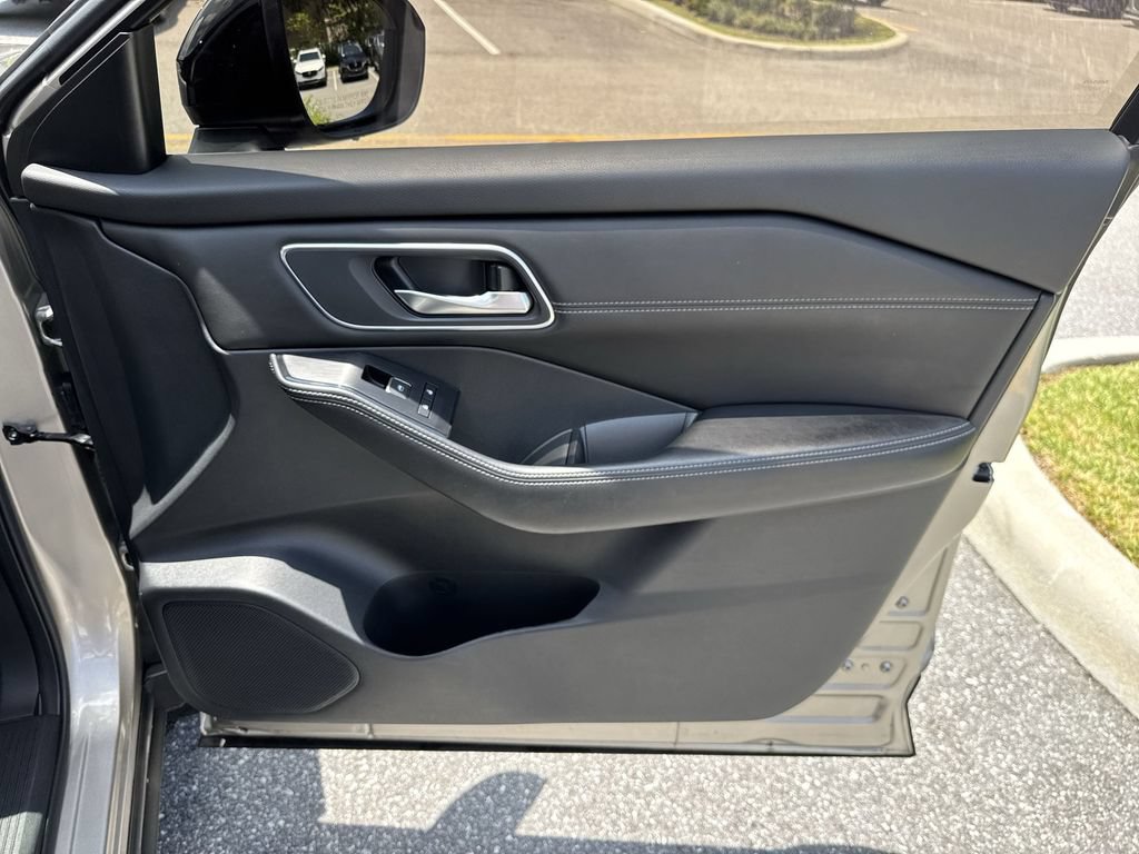 Used 2024 Nissan Rogue Platinum w/ Platinum Premium Package FWD image 43