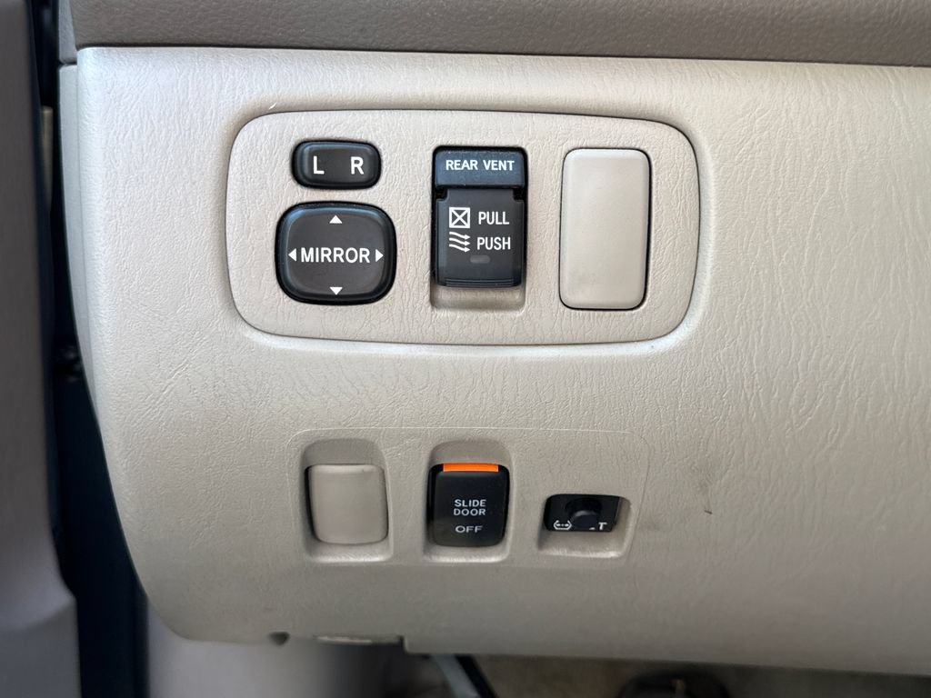 Used 2010 Toyota Sienna LE FWD image 30