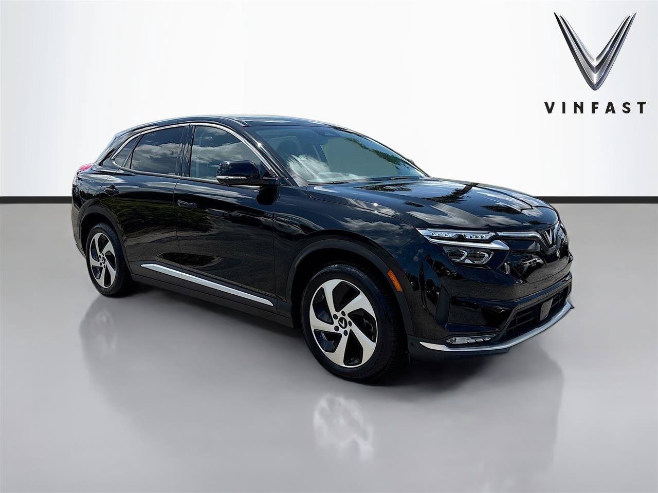 New 2025 VinFast VF 8 Eco AWD/4WD image 1