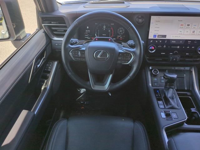 Used 2024 Lexus GX 550 w/ Accessory Package (31) AWD/4WD image 16