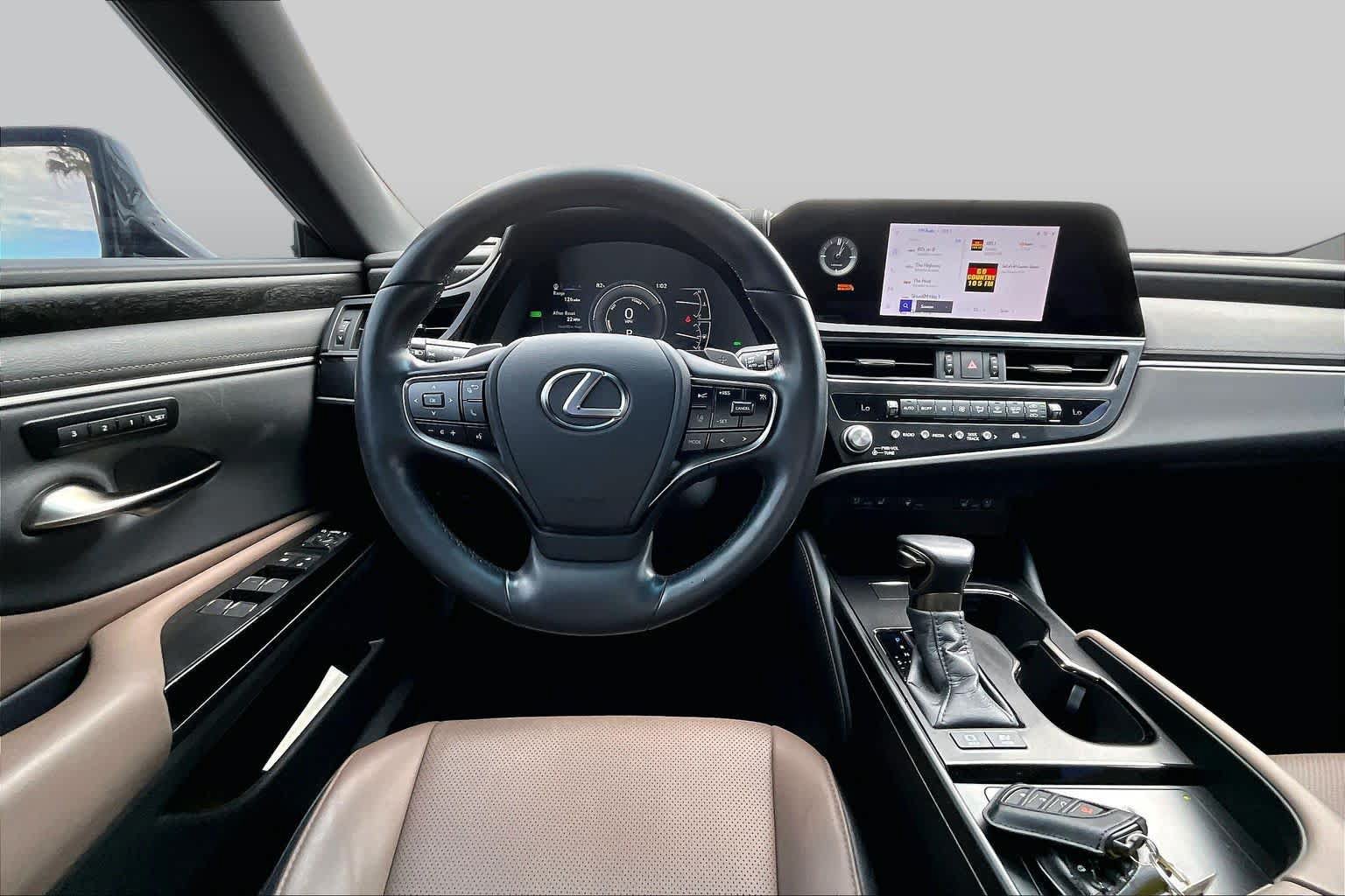 Used 2025 Lexus ES 300h w/ Premium Package FWD image 6