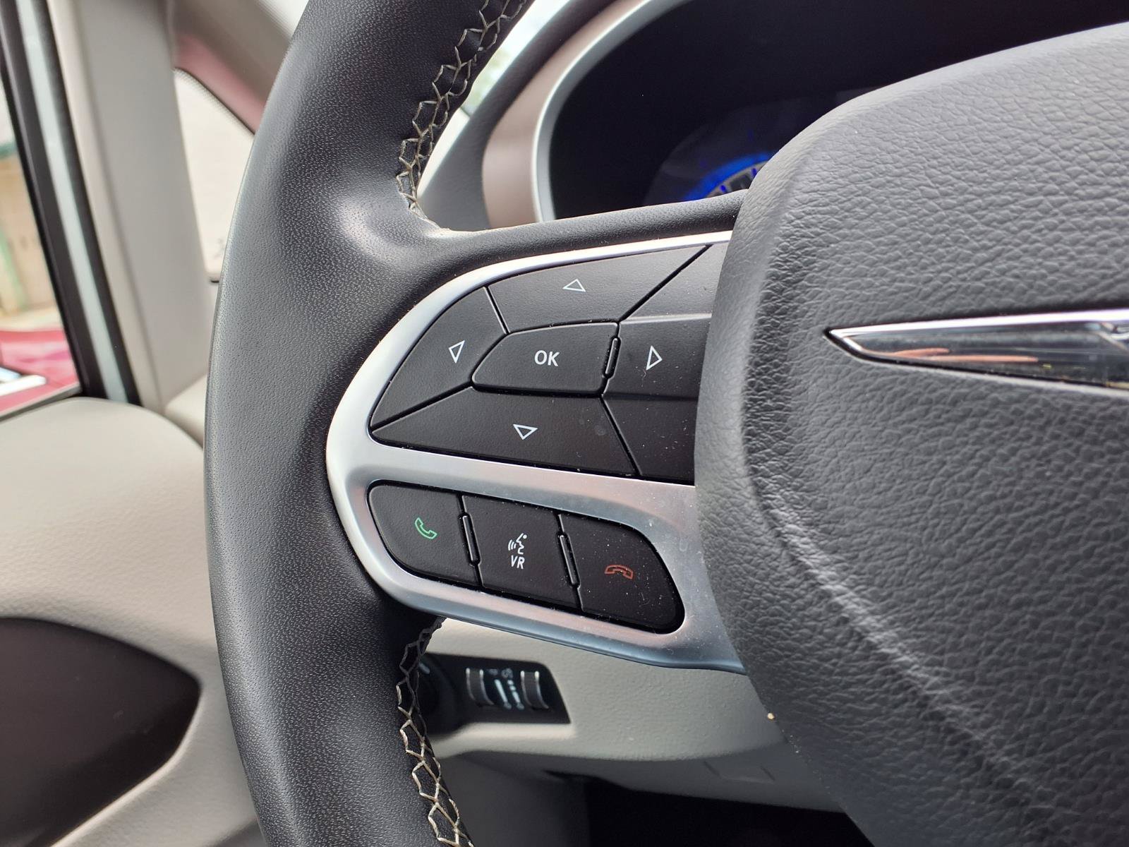 Used 2022 Chrysler Voyager LX FWD image 33