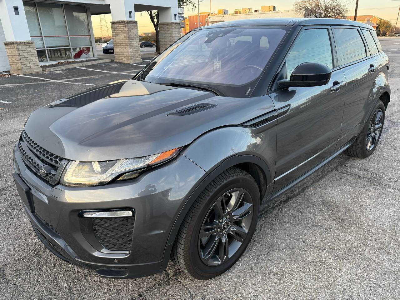 Used 2018 Land Rover Range Rover Evoque Landmark Edition AWD/4WD image 3