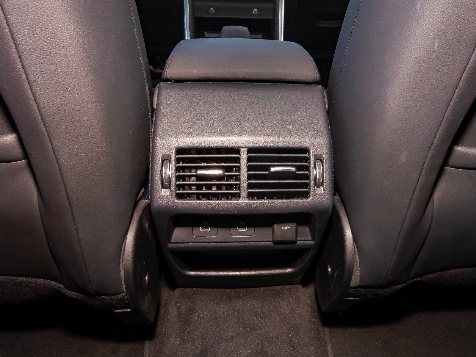 Used 2025 Land Rover Discovery Sport S image 46