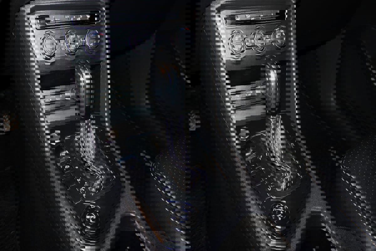 Used 2021 Volkswagen Tiguan SE w/ Panoramic Sunroof Package image 39