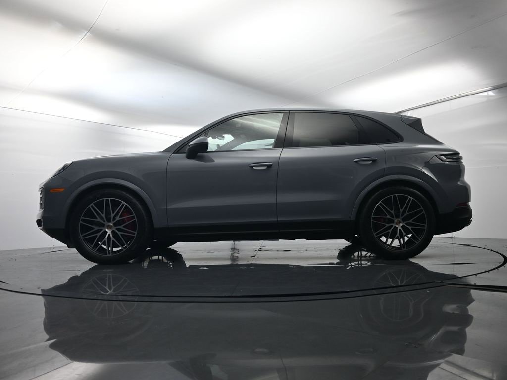 Used 2025 Porsche Cayenne S image 46