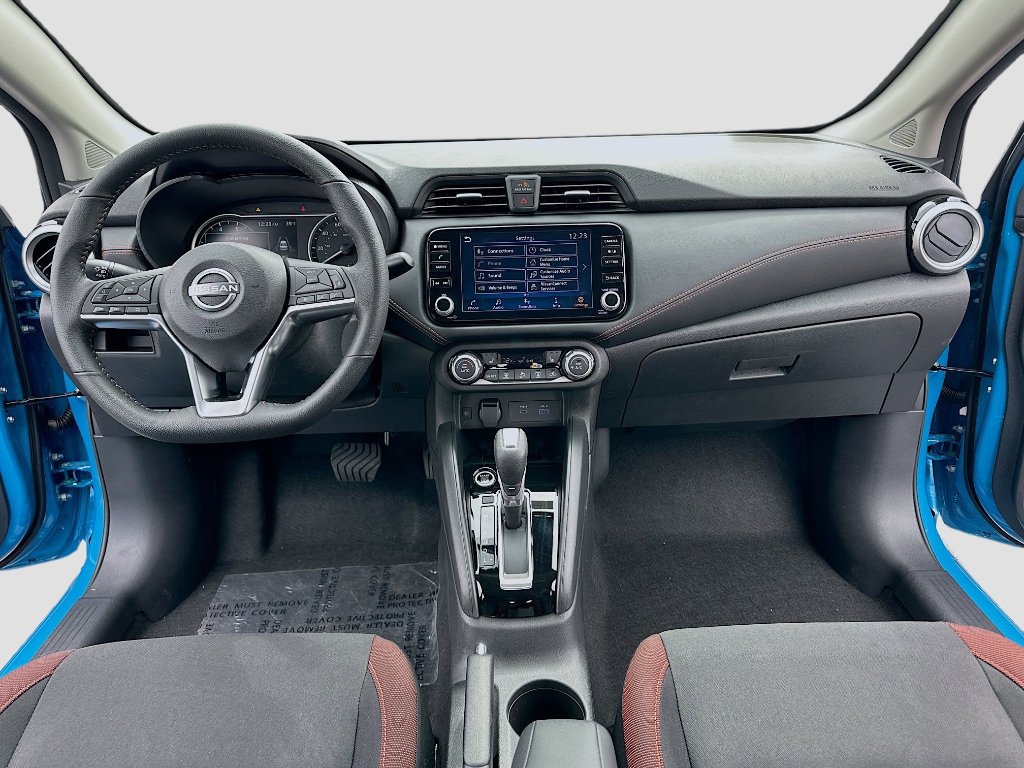 Used 2025 Nissan Versa SR w/ Trunk Package image 3