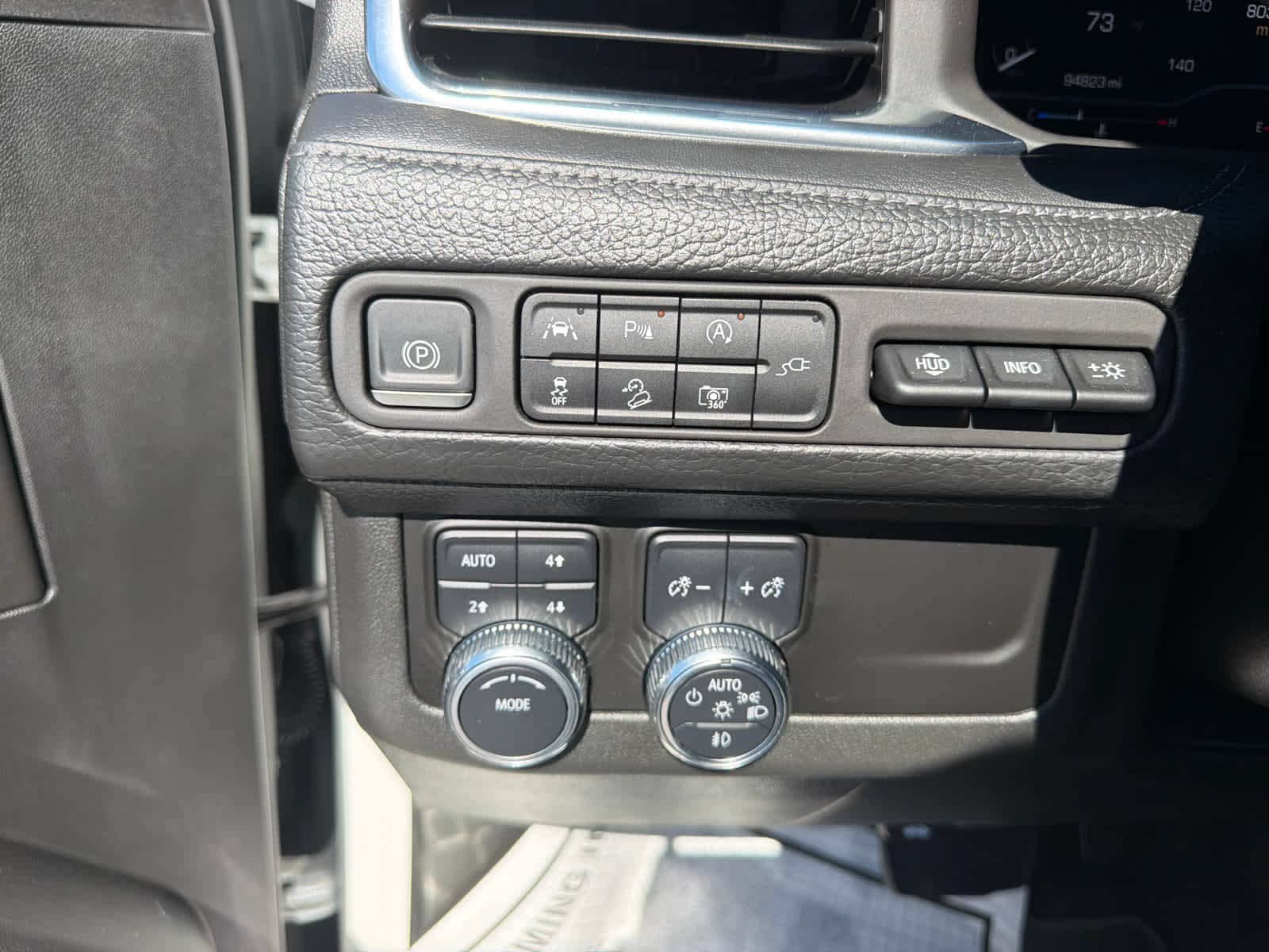 Used 2022 GMC Yukon Denali AWD/4WD image 25