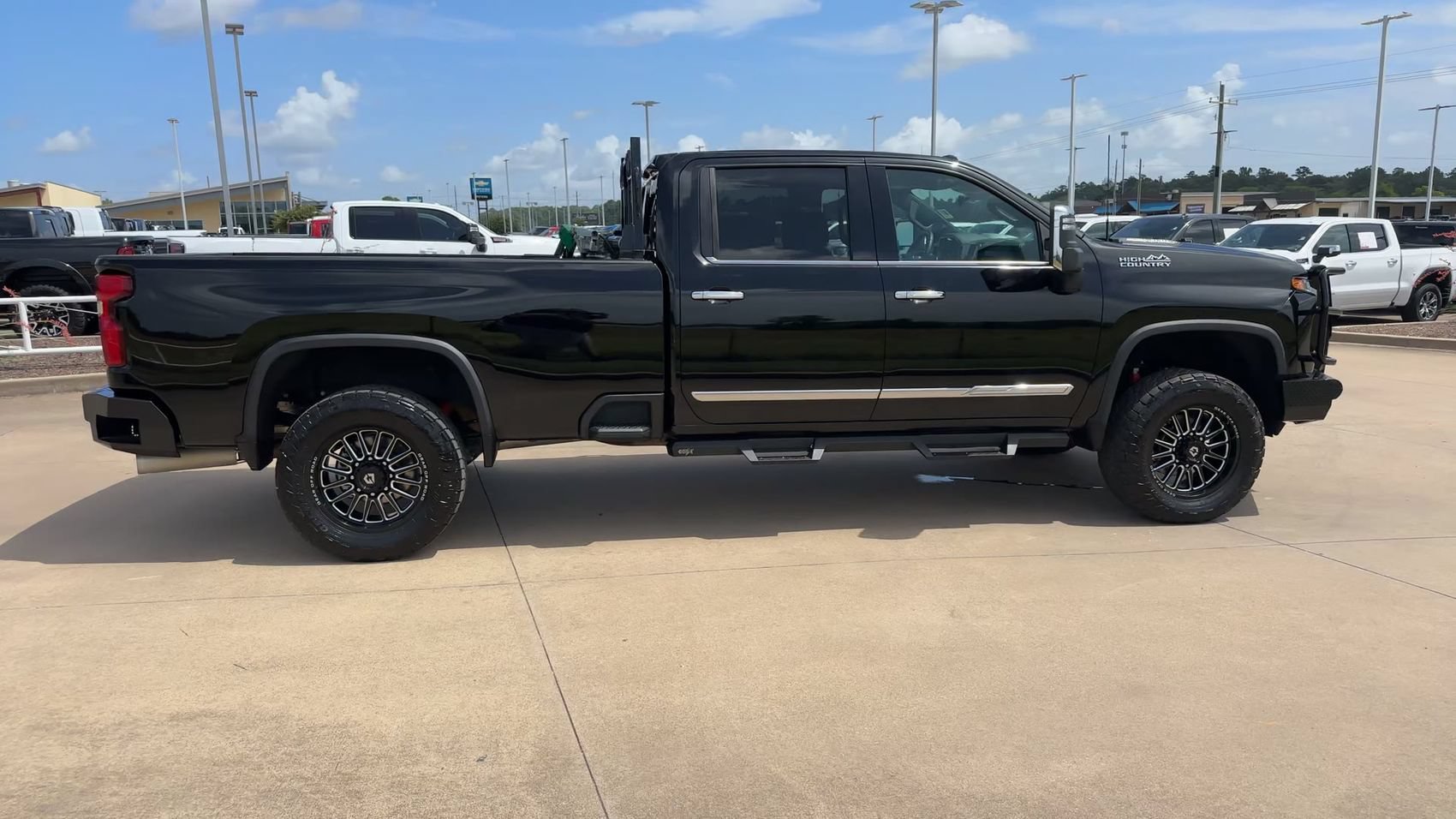 Used 2024 Chevrolet Silverado 3500 High Country w/ High Country Premium Package AWD/4WD image 8