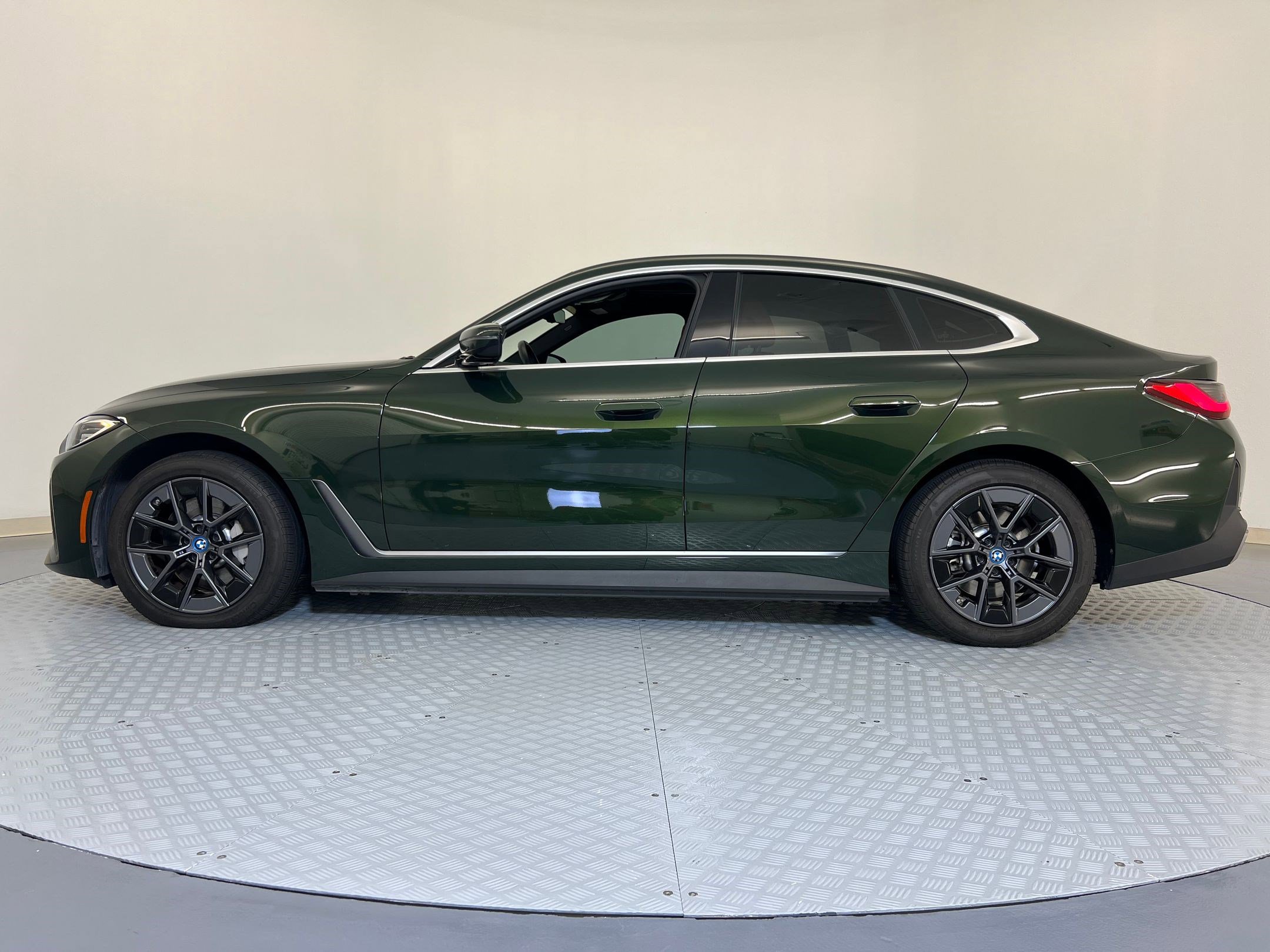 Used 2023 BMW i4 eDrive35 w/ Premium Package image 2