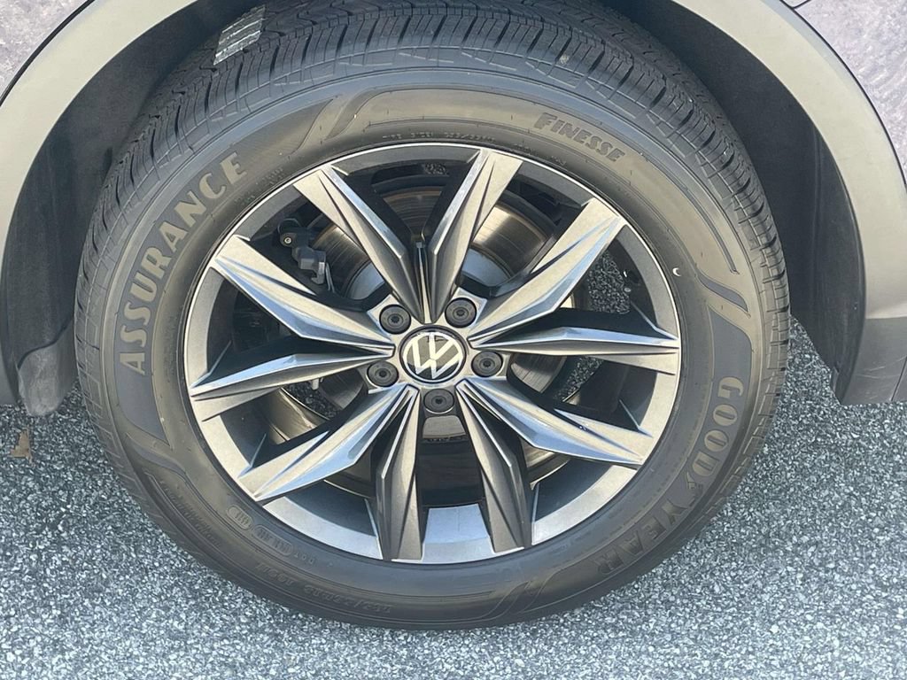 Certified 2023 Volkswagen Tiguan SE FWD image 7