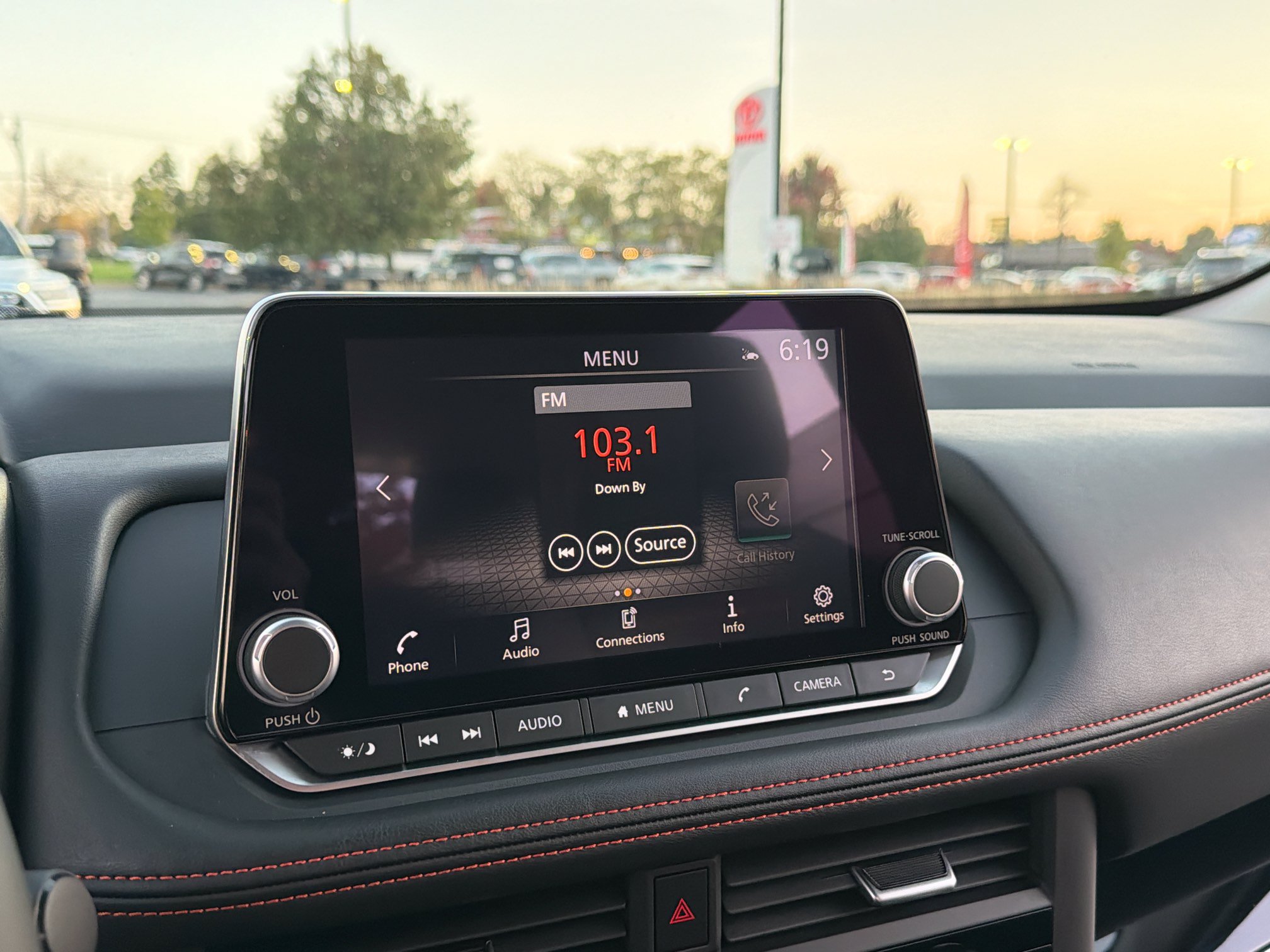 Used 2025 Nissan Rogue SV AWD/4WD image 16