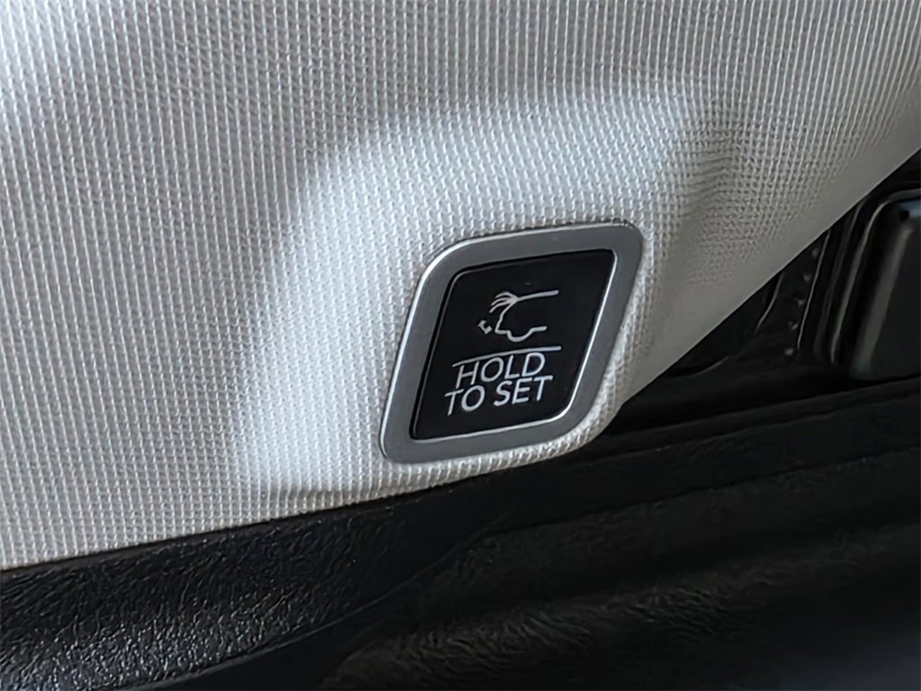 Used 2023 Jeep Grand Cherokee 4WD 4xe w/ Luxury Tech Group II image 15