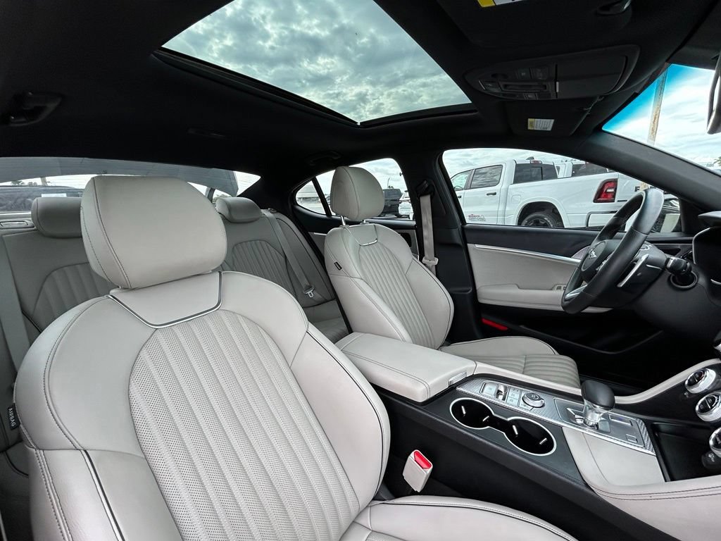 Used 2023 Genesis G70 2.0T w/ Sport Prestige Package RWD image 35