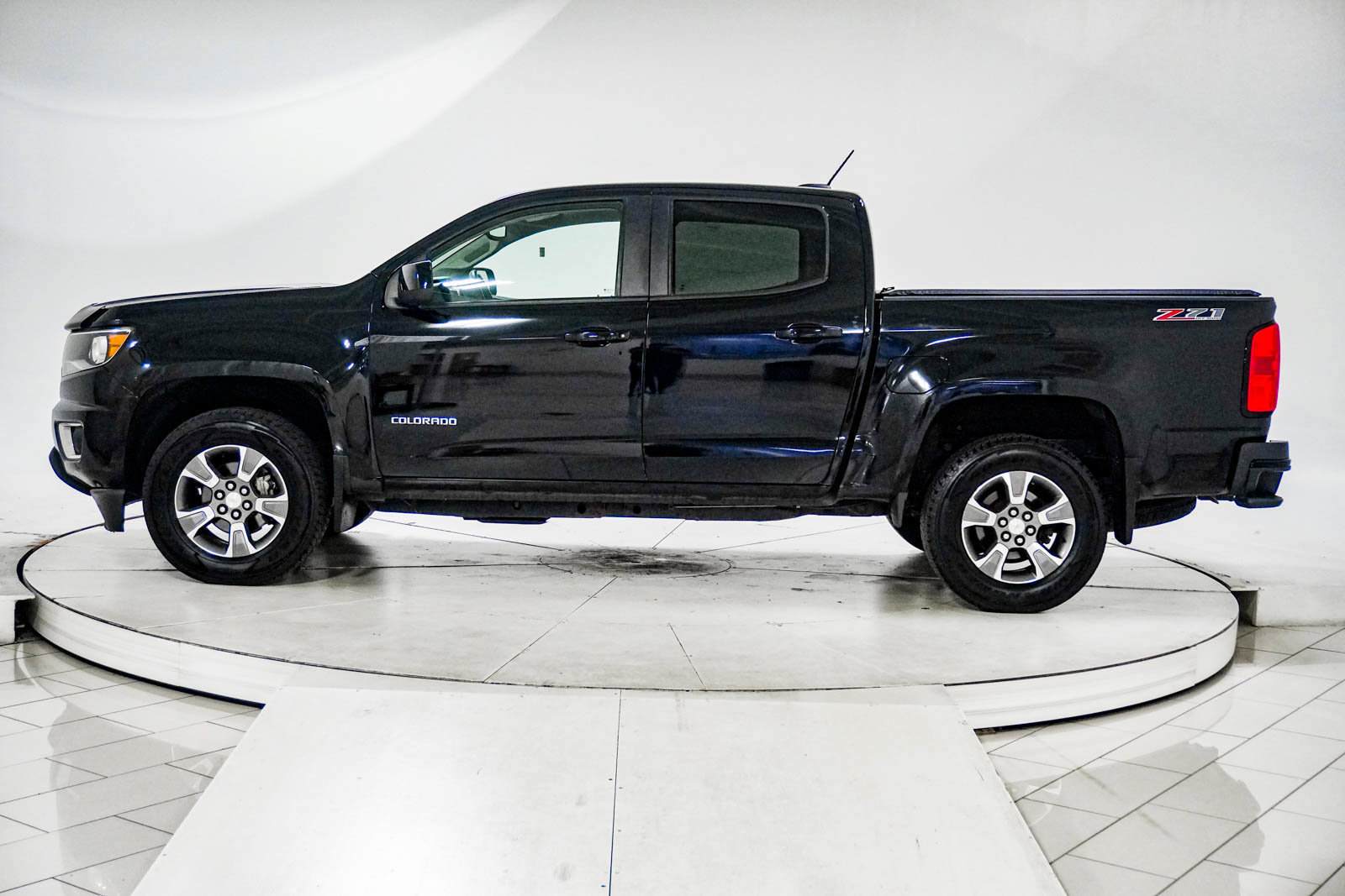 Used 2015 Chevrolet Colorado Z71 AWD/4WD image 4