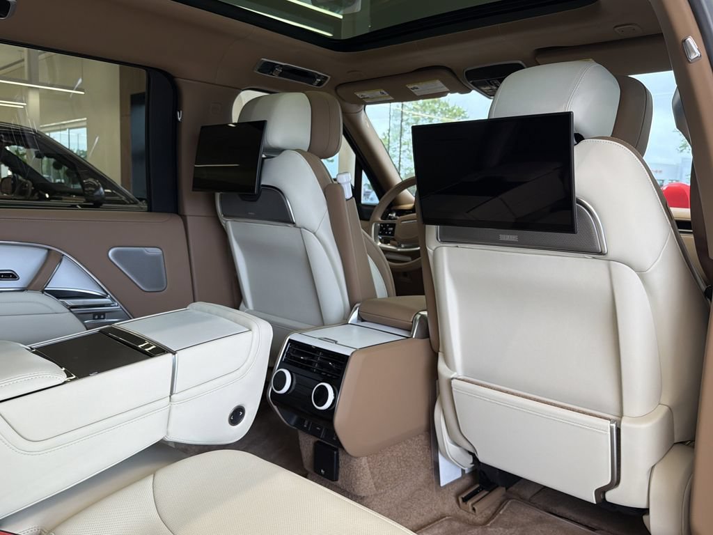 New 2026 Land Rover Range Rover SV AWD/4WD image 13