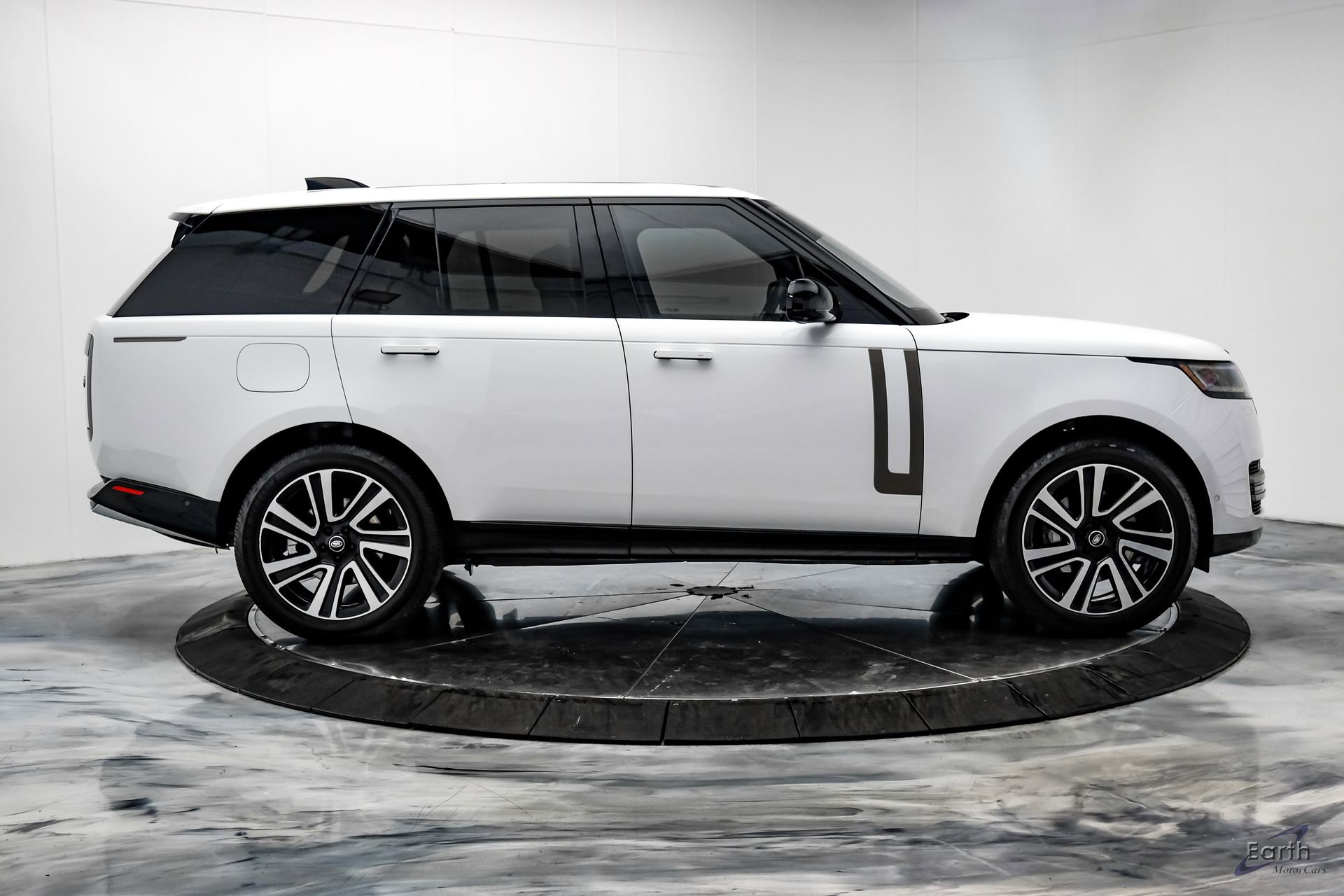 Used 2023 Land Rover Range Rover SE image 16