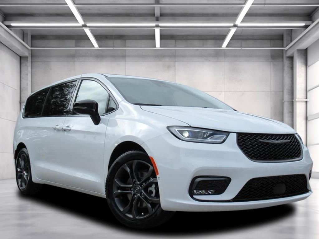 New 2026 Chrysler Pacifica Select