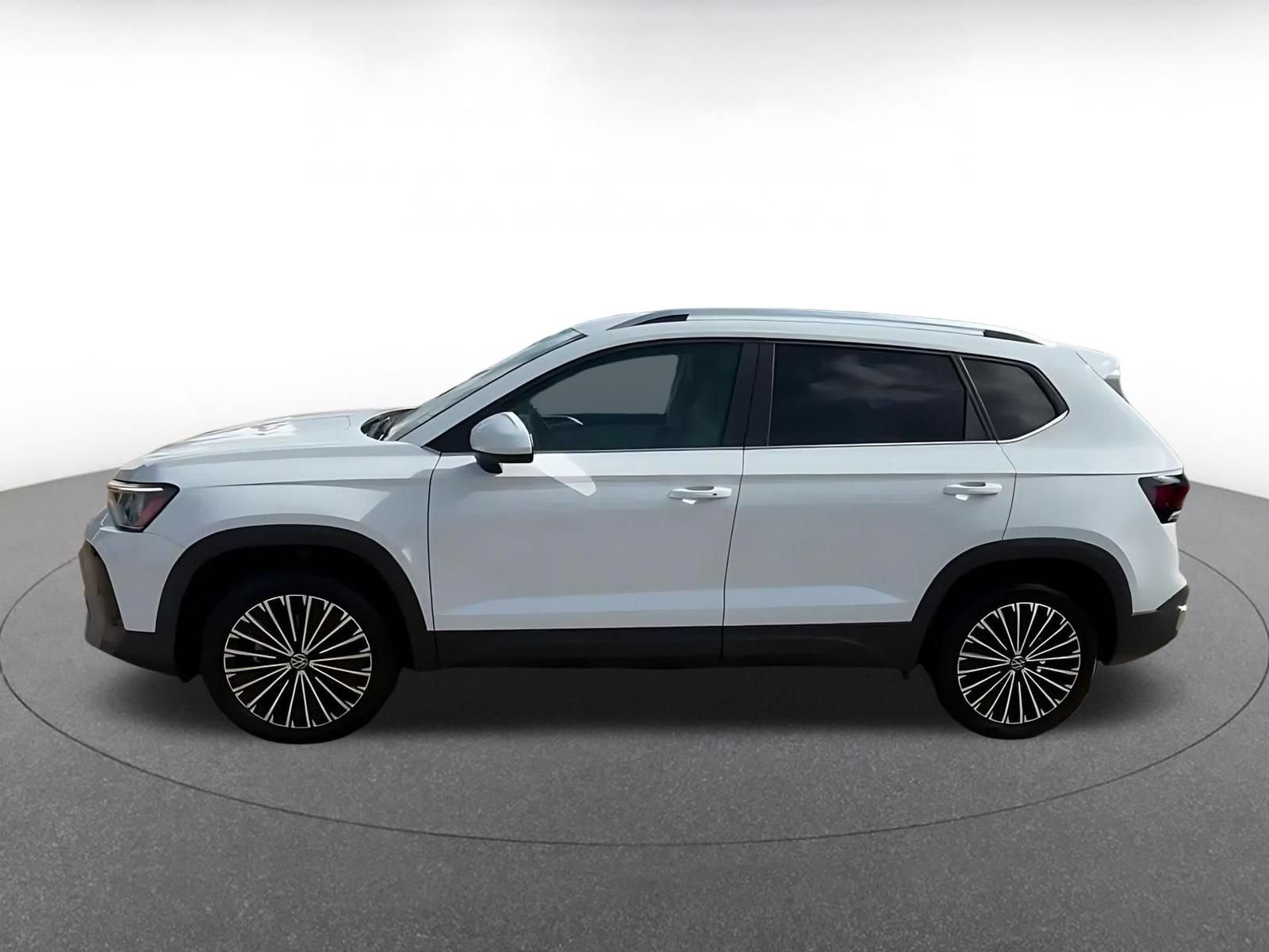 Used 2026 Volkswagen Taos SE FWD image 9