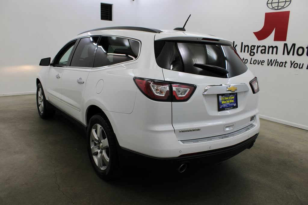 Used 2017 Chevrolet Traverse Premier FWD image 3