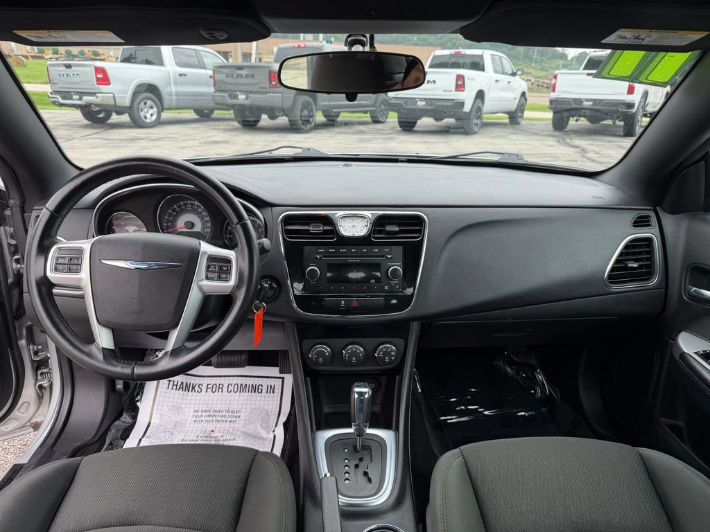 Used 2011 Chrysler 200 Touring FWD image 17