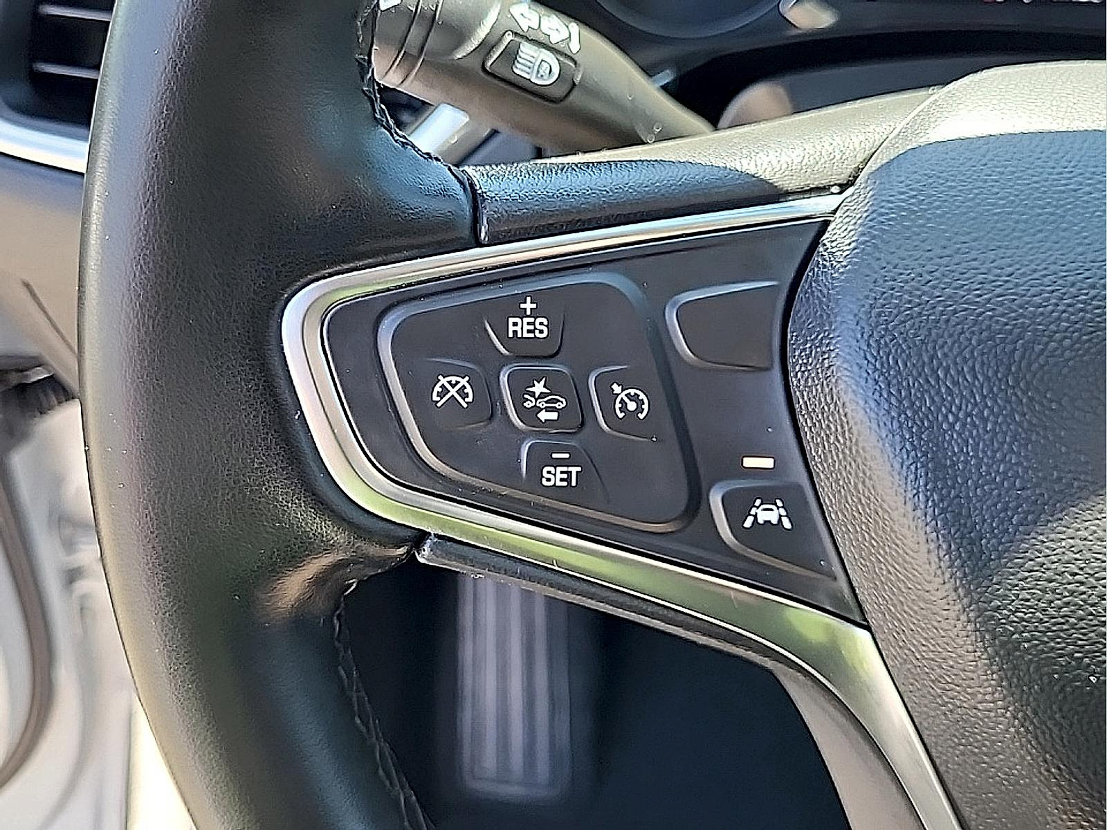 Used 2024 Chevrolet Equinox LT AWD/4WD image 17