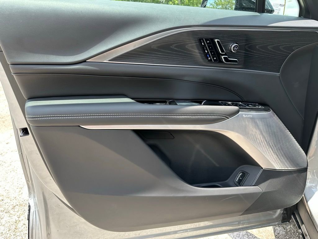 New 2025 Cadillac Lyriq Luxury image 25