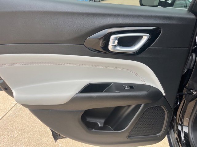 Used 2022 Jeep Compass Limited image 35