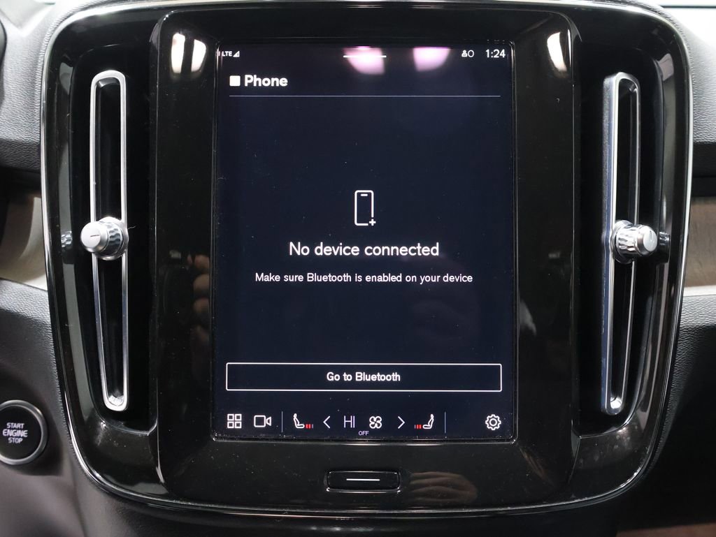 Used 2023 Volvo XC40 B5 Core image 28