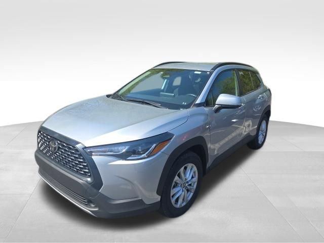 Used 2024 Toyota Corolla Cross LE AWD/4WD image 2