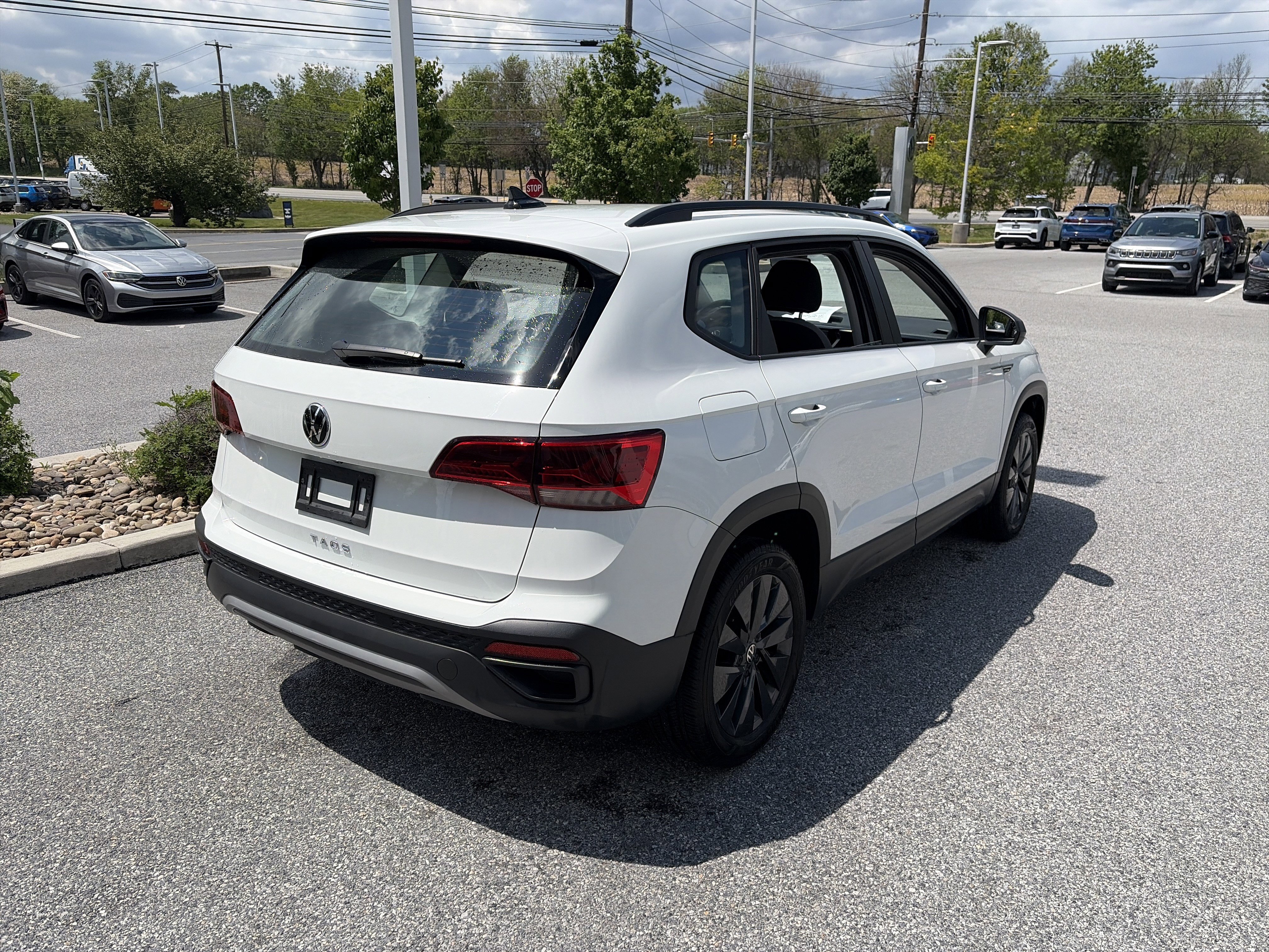 Used 2023 Volkswagen Taos S FWD image 5