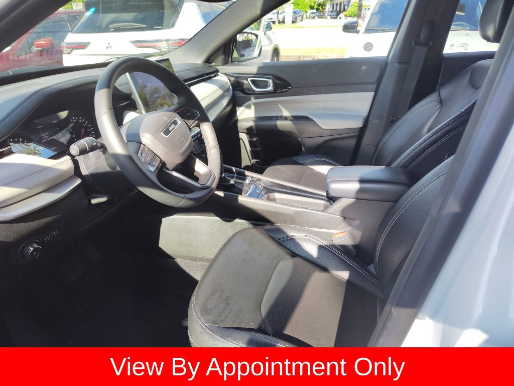 Used 2025 Jeep Compass Limited AWD/4WD image 5