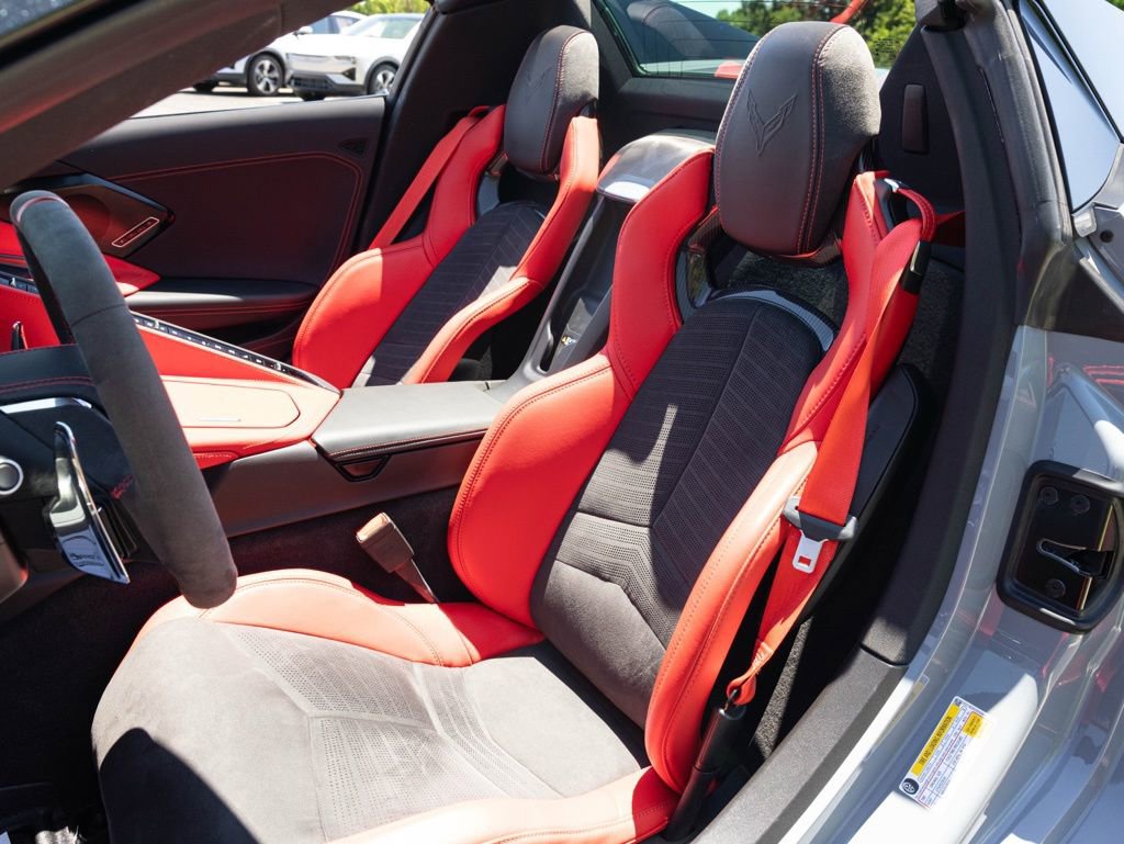 Used 2025 Chevrolet Corvette Z06 w/ Stealth Interior Trim Package RWD image 23