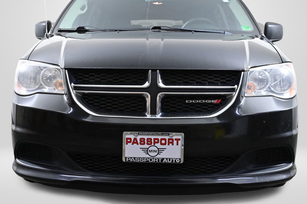 Used 2016 Dodge Grand Caravan SXT image 2