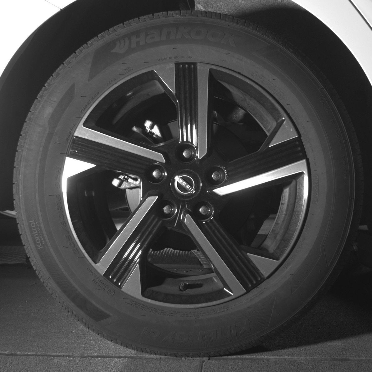 Used 2025 Nissan Sentra SV FWD image 15