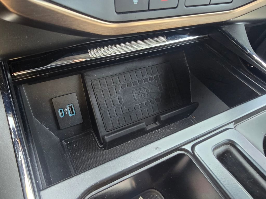 Used 2022 Ford F150 Lightning Lariat image 14