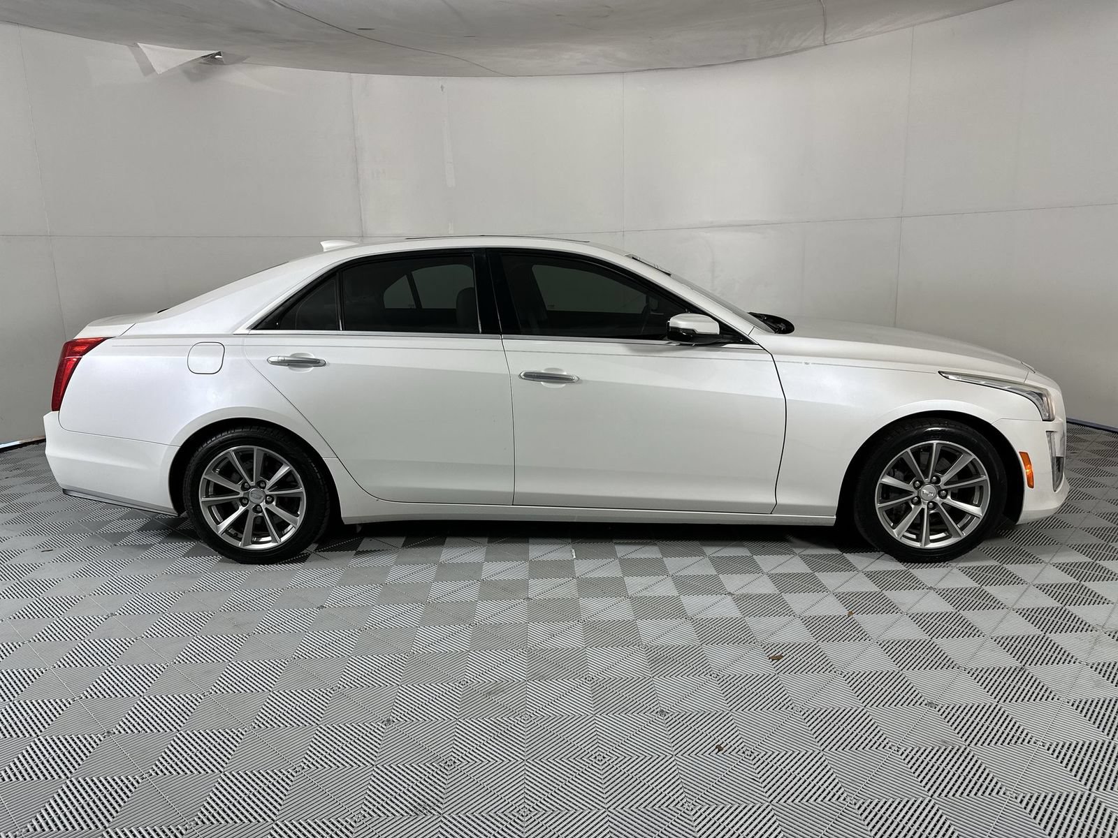Used 2019 Cadillac CTS Sedan w/ Seating Package RWD image 9
