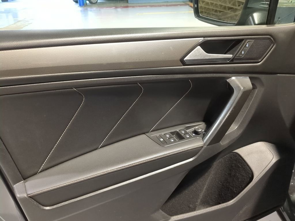 Used 2022 Volkswagen Tiguan SE AWD/4WD image 13